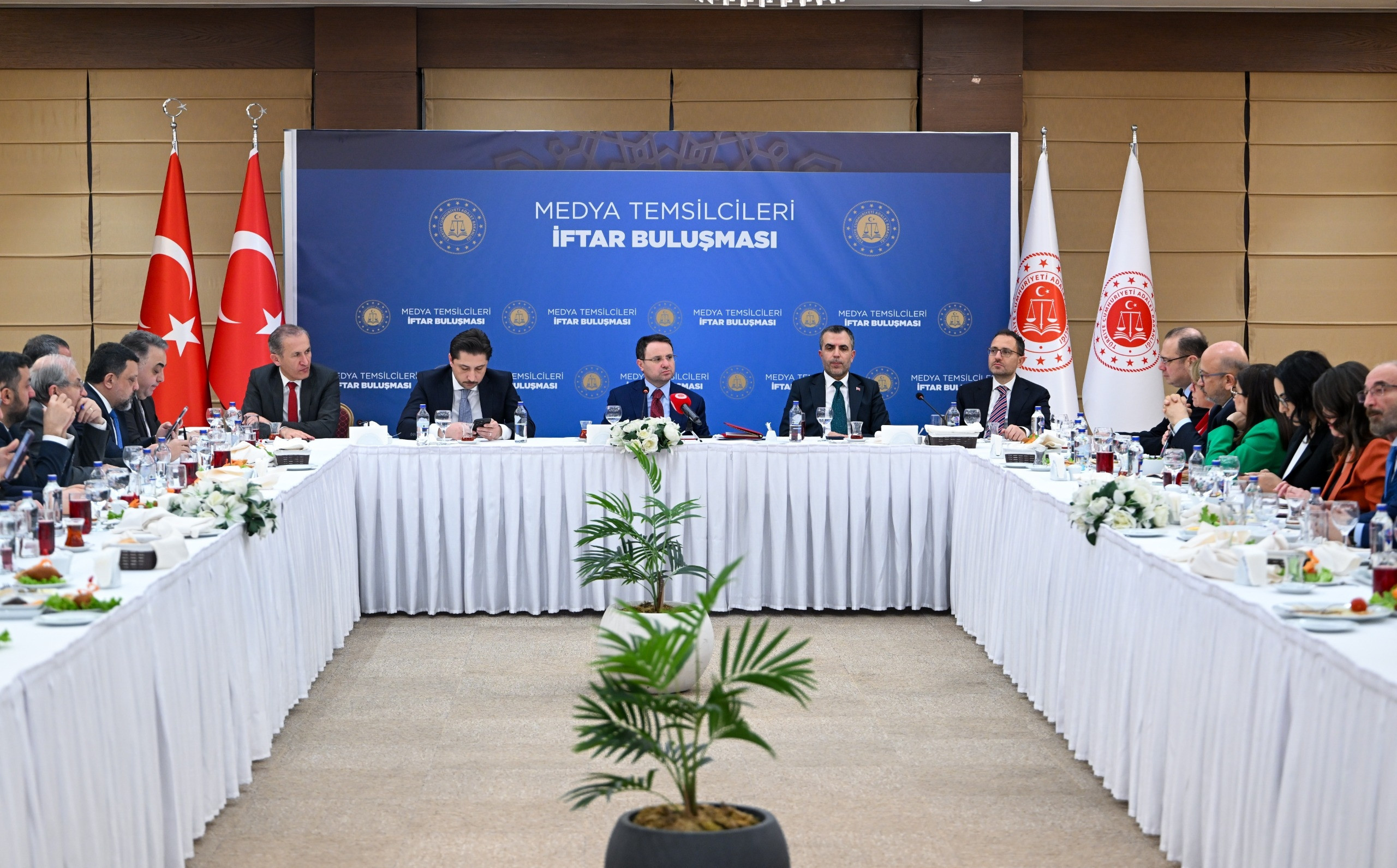 Ankara Haberleri - Bakan Gürlek, medya temsilcileri ile iftarda bir ...