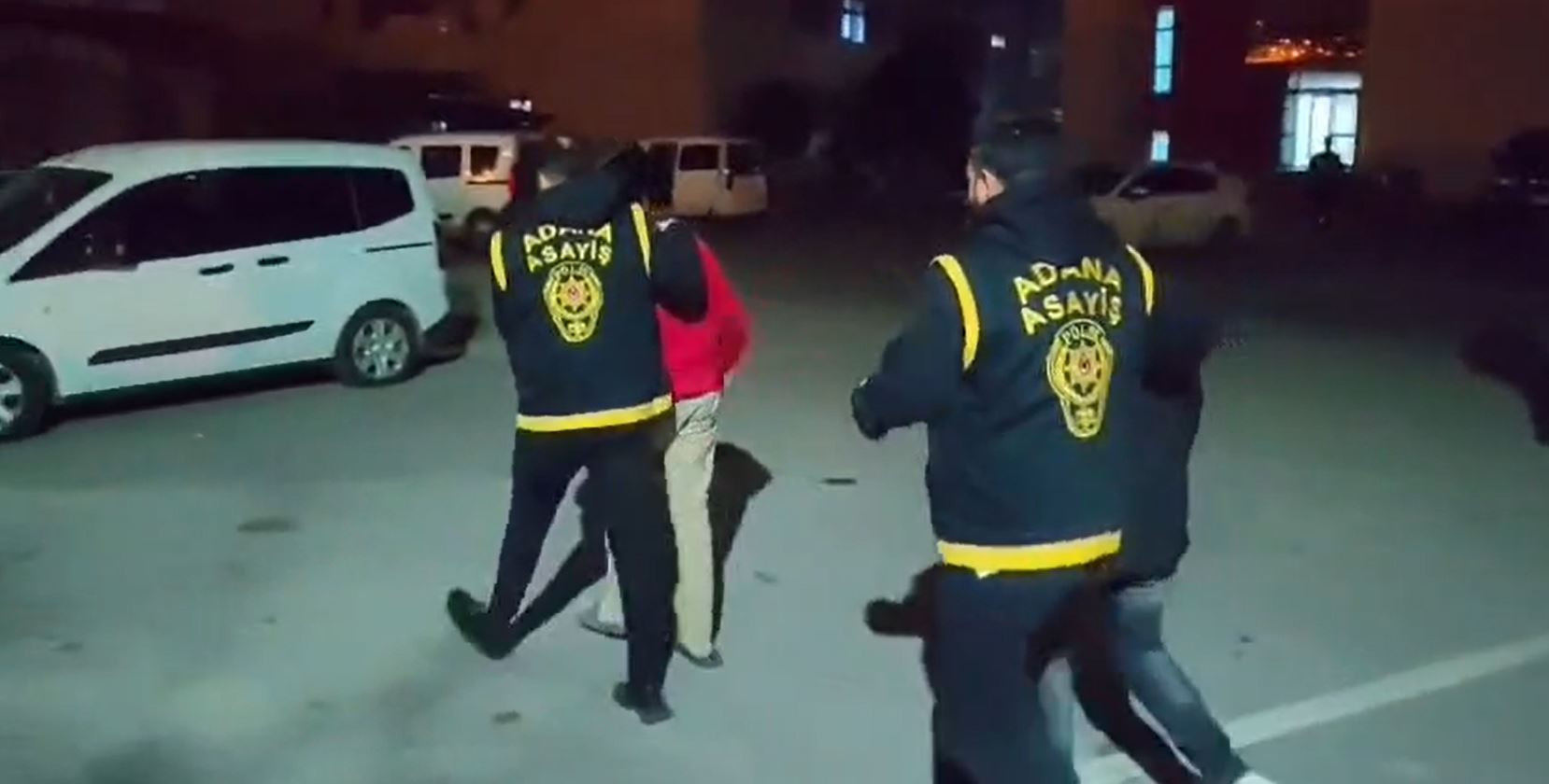 Adana Seyhan’da iş yerinde silahlı saldırı: PVC ustasının öldürülmesi sonrası şüpheliler tutuklandı