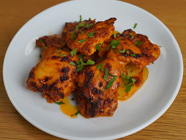 Lokum gibi pişen: Fırında soslu tavuk pirzola