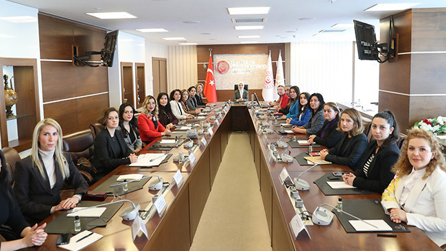 Bakan Göktaş, baroların kadın ve çocuk hakları komisyonu temsilcileriyle görüştü