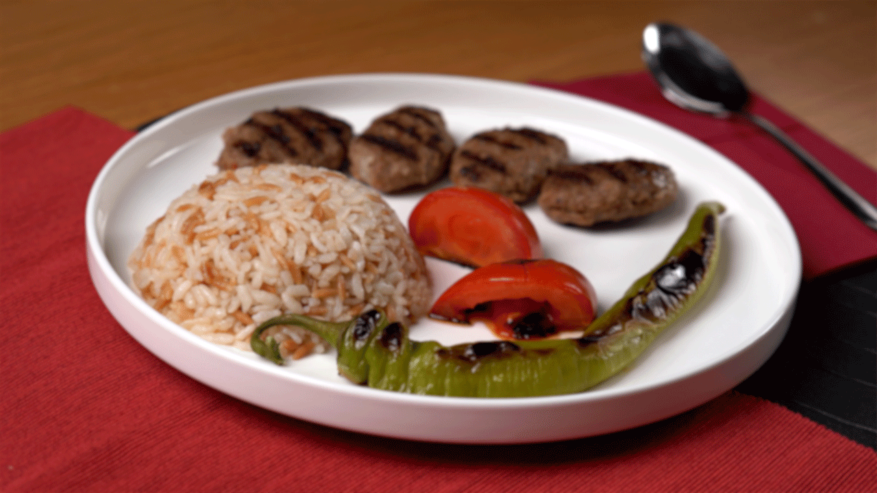 Anne usulü köfte pilav nasıl yapılır Anne usulü köfte pilav için püf noktaları ve videolu tarifi