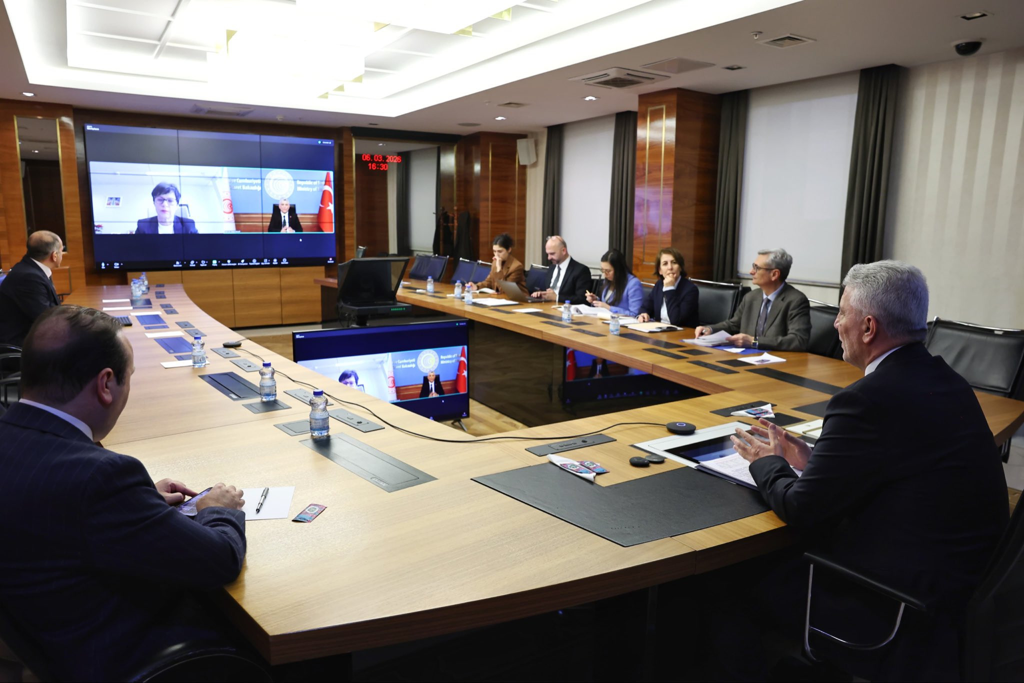 Ticaret Bakanı Bolat, AB Komisyonunun Genişlemeden Sorumlu Üyesi Marta Kos ile görüştü