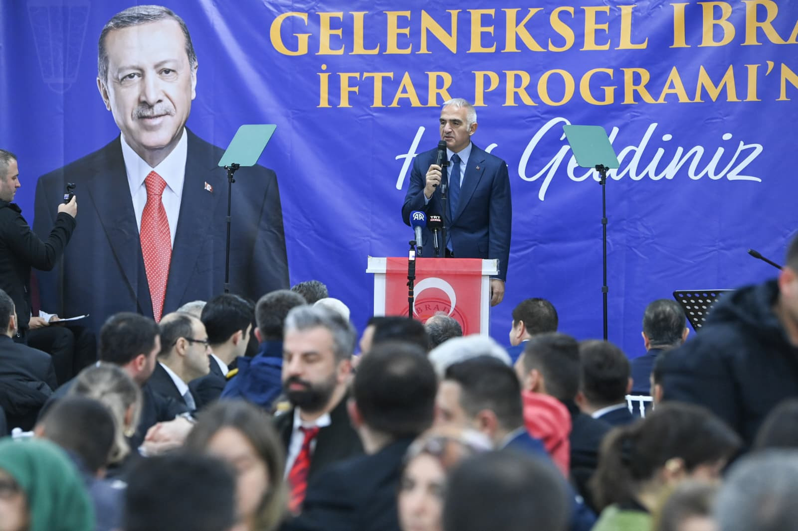 Baba Ocağı İbradı’da vefa buluşması! Bakan Ersoy hemşehrileriyle geleneksel iftar sofrasında bir araya geldi