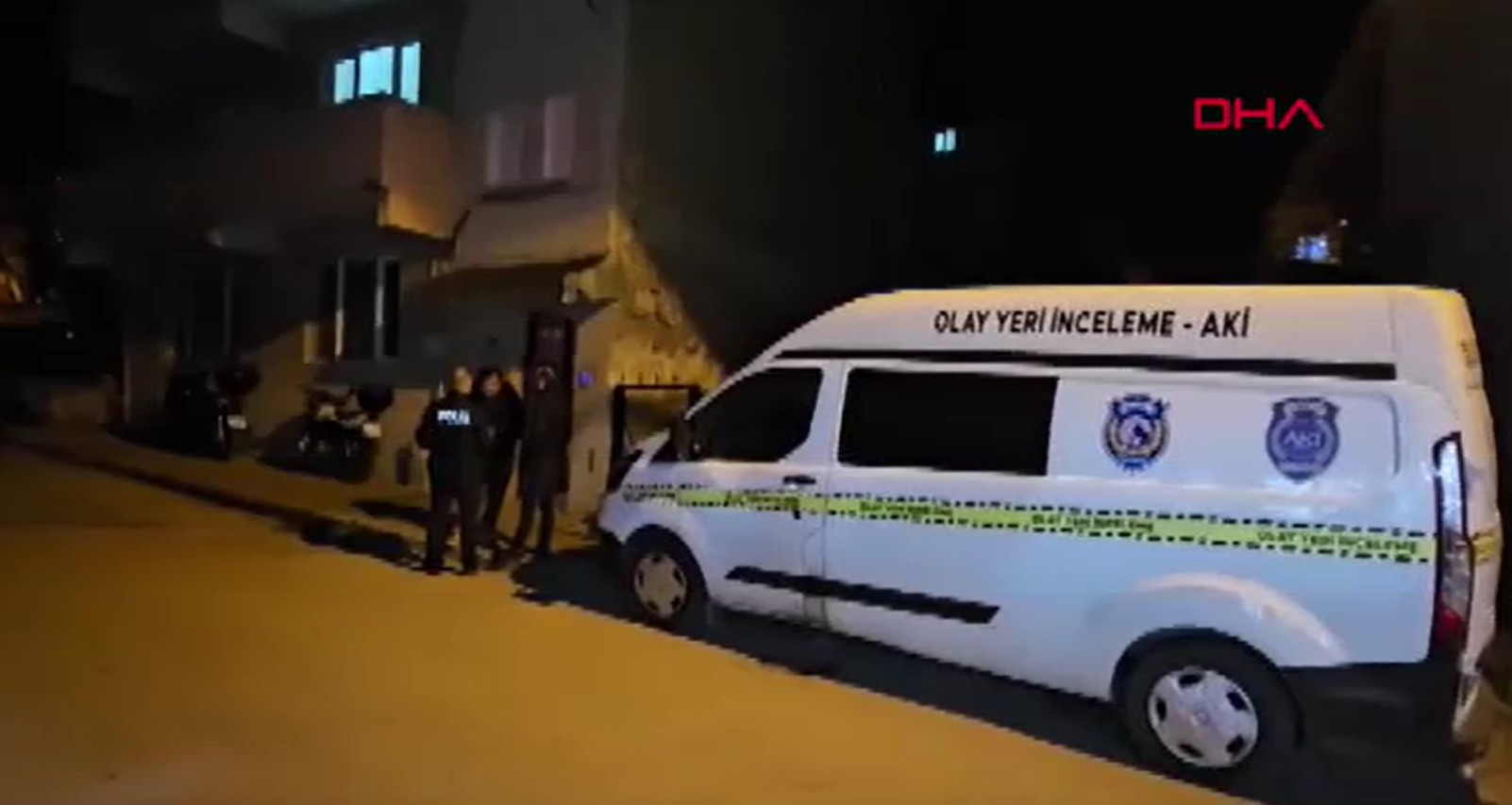 Vatandaşları dolandırdığı ileri sürülen emlakçı, evinde ölü bulundu