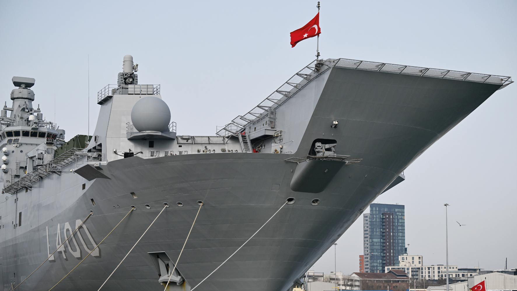 TCG Anadolu İngiltere’de şov yaptı