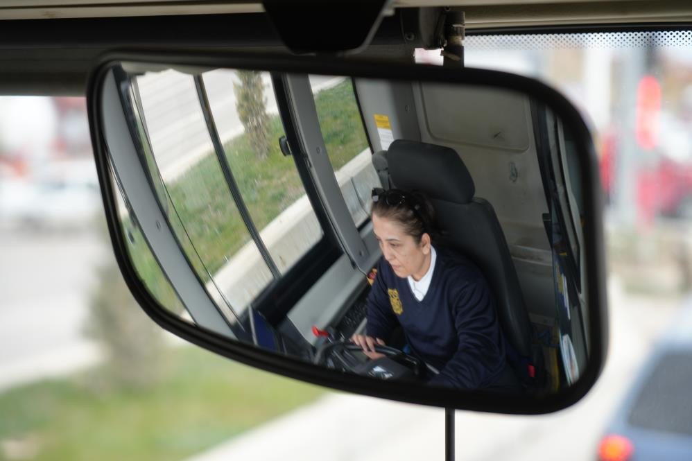  Şehirde bu işi yapan ilk kadın oldu