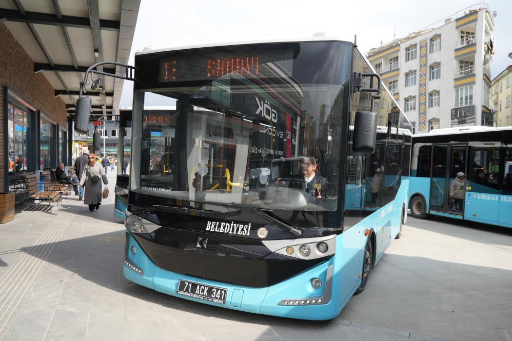  Şehirde bu işi yapan ilk kadın oldu