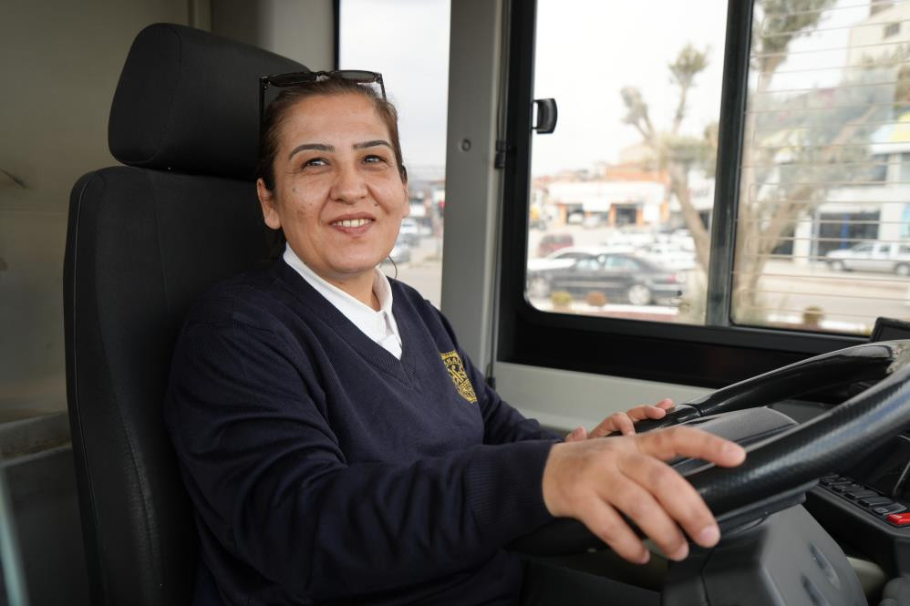  Şehirde bu işi yapan ilk kadın oldu