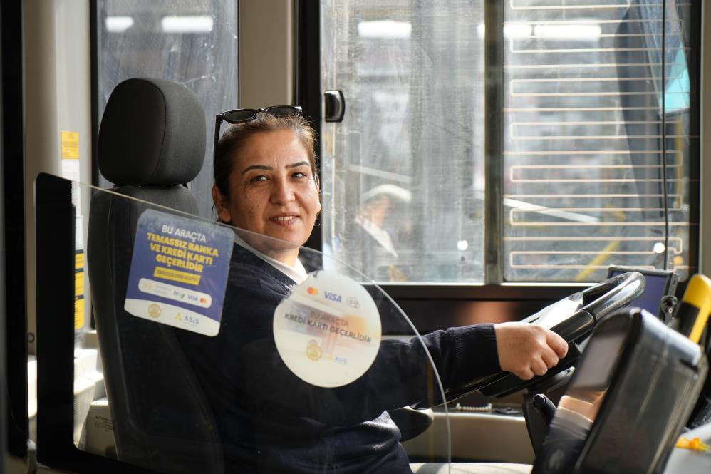  Şehirde bu işi yapan ilk kadın oldu