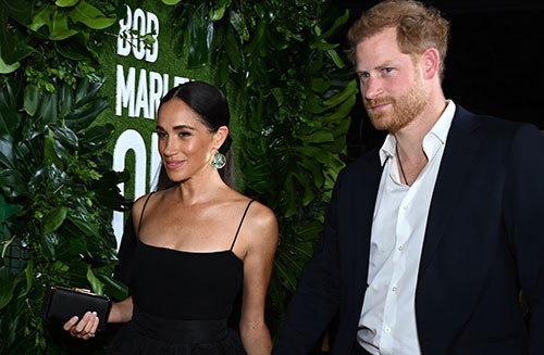 Bütün hayalleri kumdan kaleler gibi... Anlaşma falan yok, herkes kendi yoluna