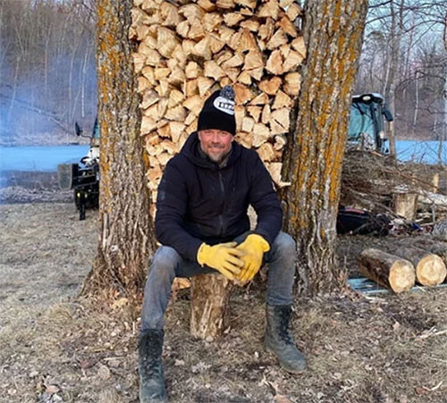 21 yaş genç karısı için elleriyle ev yapmıştı: Yakında doğacak kızımız burada büyüyecek