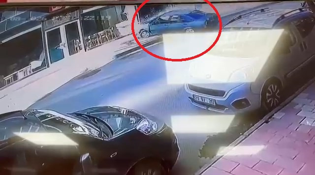 Otomobilin mobilya mağazasına girdiği kaza kamerada