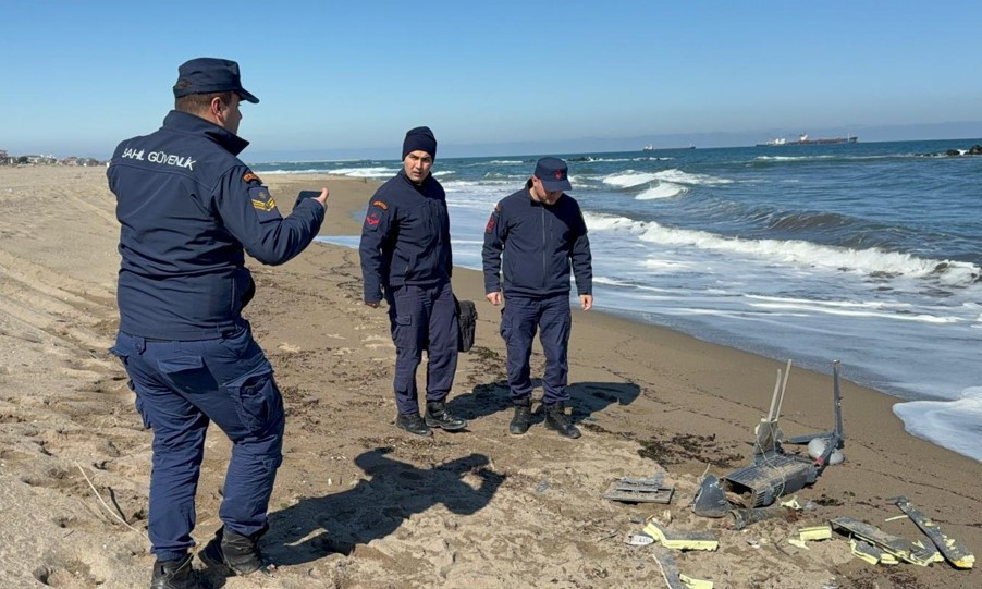 Sakarya'da sahilde parçalanmış insansız hava aracı bulundu