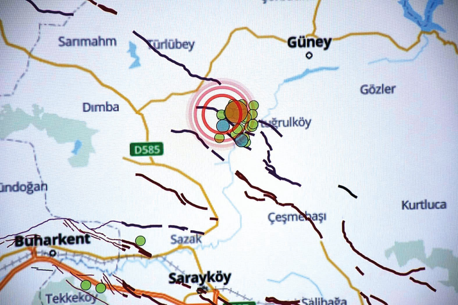 Denizli 5.1’le sallandı