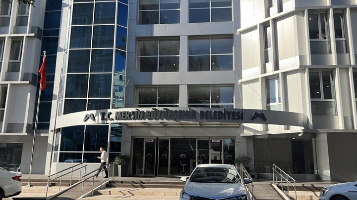 Mersin Büyükşehir Belediyesi'nde 'ihaleye fesat' ve 'rüşvet' operasyonu! Binada arama yapılıyor