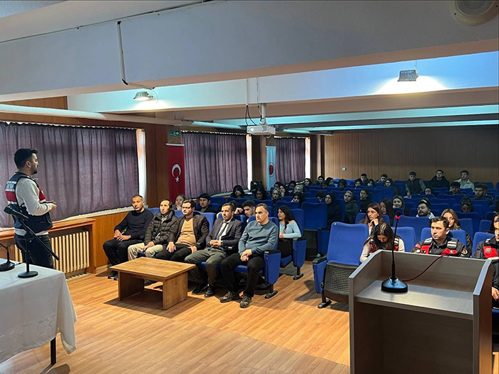 Jandarma köy köy dolaşarak vatandaşları uyarıyor: Bu tür tuzaklara düşmemeye çalışacağız