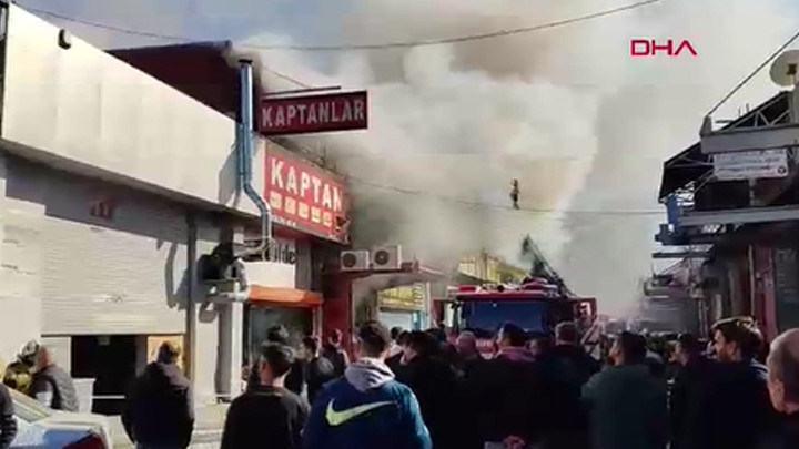Zeytinburnu Demirciler Sitesi'nde yangın! Ekipler müdahale ediyor