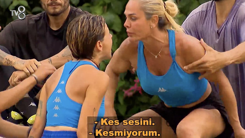 NAGİHAN VE LİNA BİRBİRİNE GİRDİ