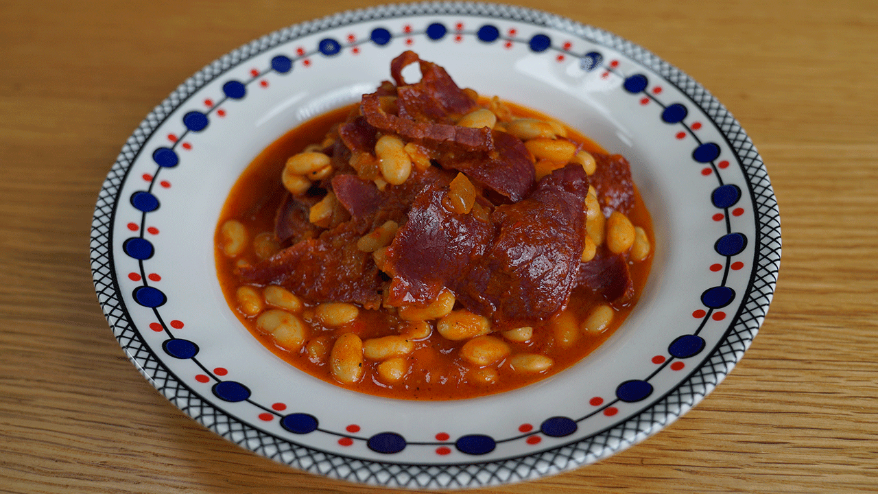 Pastırmalı kuru fasulye tarifi (Videolu)