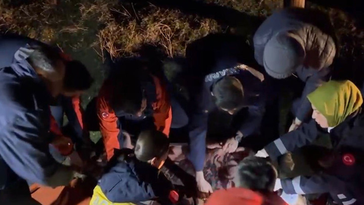 Bartın'da kayıp olarak aranan kadın, donmak üzereyken bulundu