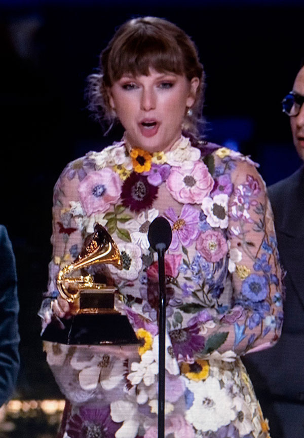 Adeta para basıyor… Ünlü şarkıcının serveti 2 milyar dolara yükseldi