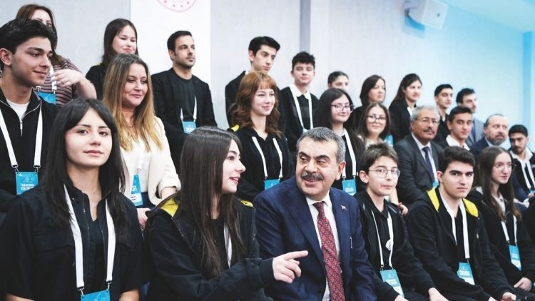 Öğrenciler sordu, Bakan Tekin cevapladı… Yapay Zekâ’ya etik kılavuzu