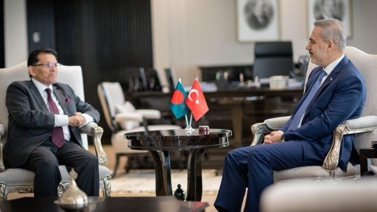 Dışişleri Bakanı Hakan Fidan, Bangladeşli mevkidaşı Rahman ile görüştü
