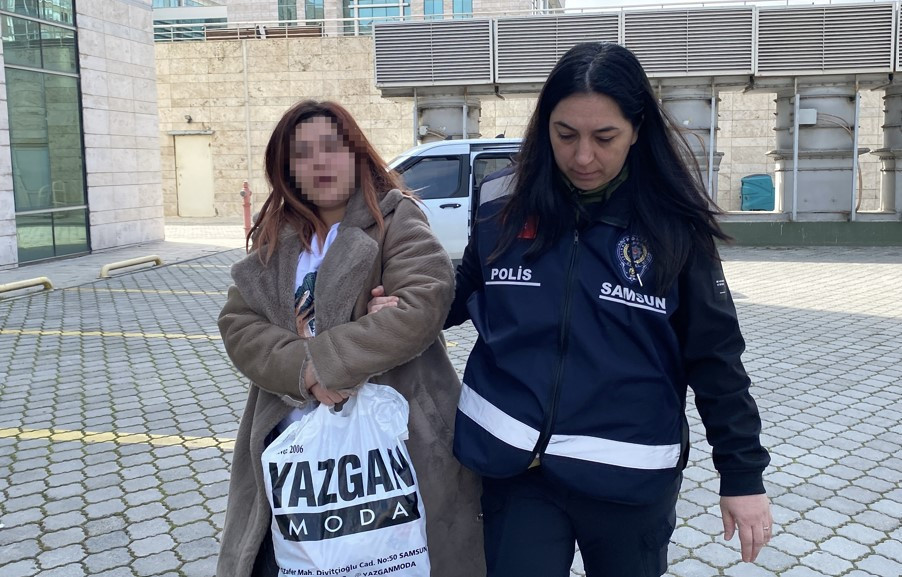 Eski sevgilisinin kız arkadaşını bıçakla yüzünden yaraladı