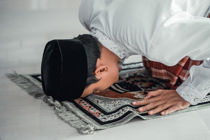 KADİR GECESİ NAMAZI KILINIŞI ADIM ADIM ANLATIMI (DİYANET) || 2 rekat Kadir Gecesi namazı nasıl kılınır, kaç rekat Kadir Gecesi namazı ne zaman 2026, saat kaçta kılınır