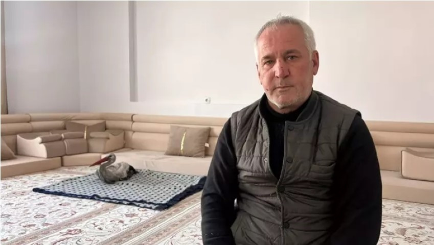 Karlar içinde buldu, her gün balıkla besleyip iyileştirdi