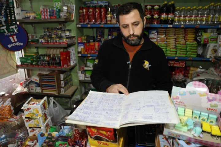 Borç defterini kaldırımda yaktı