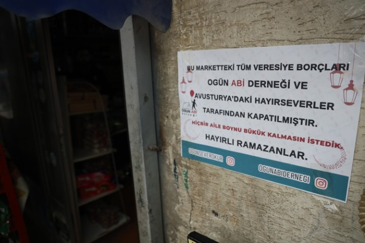  Borç defterini kaldırımda yaktı