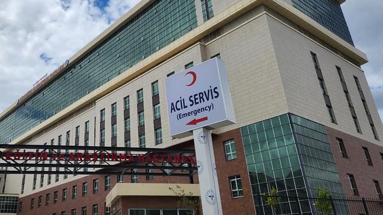 Otomobil şarampole yuvarlandı: 2 ölü, 2 yaralı