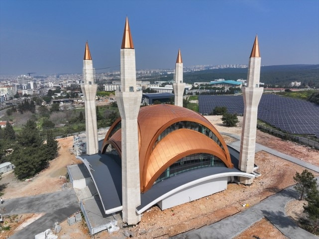  İzmirdeki 5 bin kişilik cami ve külliyesi hizmete giriyor