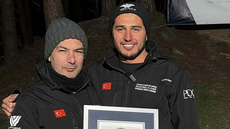 Mazlum'un Guinness rekoru: 36 saat 9 dakika ile dünya birincisi oldu | Çanakkale'ye armağan etti