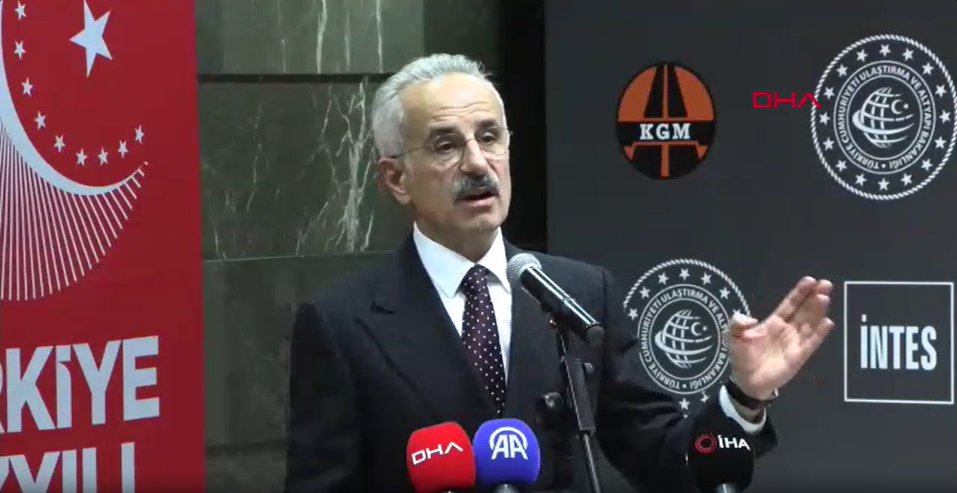 Bakan Uraloğlu, inşaat sanayicileri işverenleri ile iftarda bir araya geldi