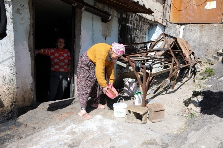  Gülsüm Nineden duygulandıran bağış