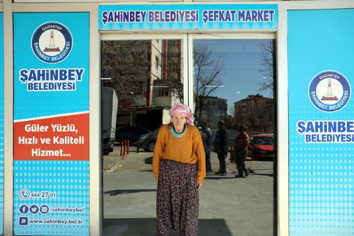  Gülsüm Nineden duygulandıran bağış