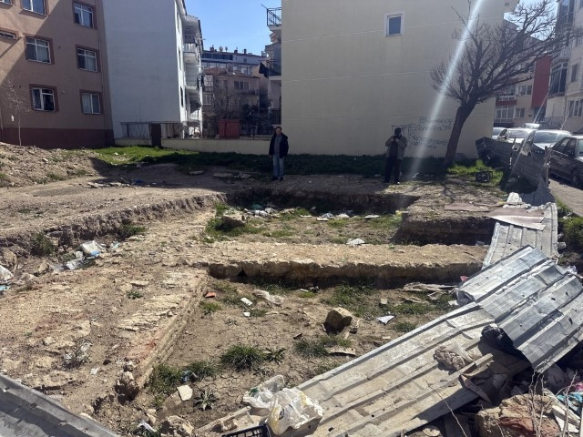 Satın aldığı arsayı değerlendirmek istedi; toprağın altında bulundu Söylentiler doğruymuş, mağdurum