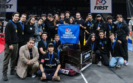 Uluslararası robotik yarışmasında Demirören MTAL öğrencisi Kübra İzol dünya birincisi oldu