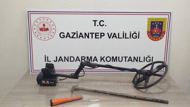 Define bulmak için kaçak kazı yaptılar: Suçüstü yakalandılar