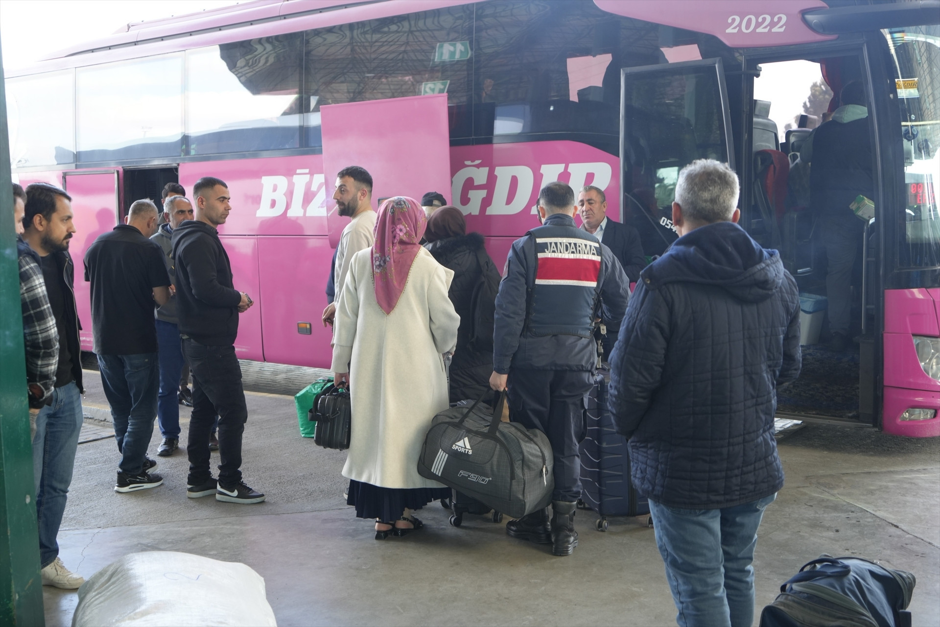 GENEL OLARAK BATIDAN DOĞUYA DOĞRU BİR HAREKETLİLİK VAR