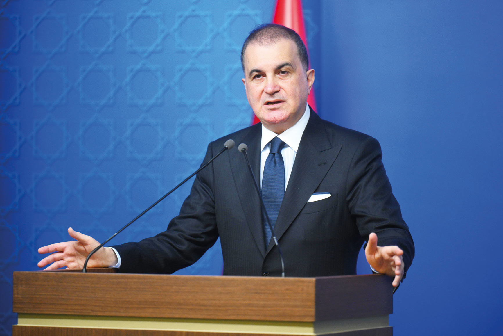 Çelik: Türkiye ateşten uzak duracak