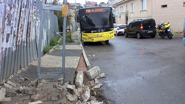 Beykoz'da İETT otobüsü direğe çarptı: 4 kişi yaralandı
