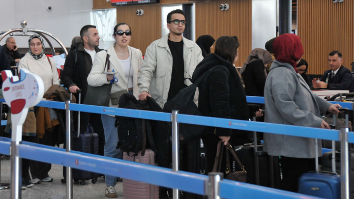 İstanbul'daki iki havalimanında bayram yoğunluğu: 2 bin 281 uçuş gerçekleşecek