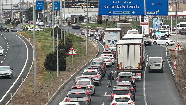 Tatilciler yola çıktı! İstanbul-Tekirdağ kara yolunda araç yoğunluğu