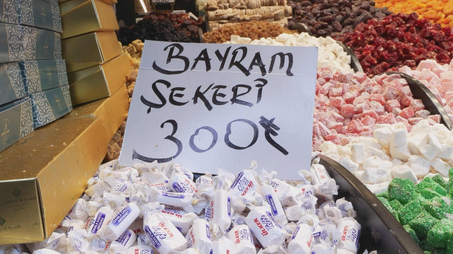 Eminönünde bayram alışverişi yoğunluğu
