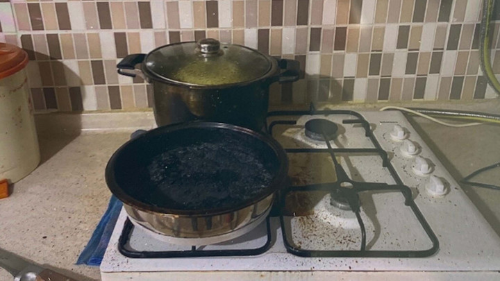 Manisa'da korkunç olay! Ocakta unuttuğu yemek yandı, dumandan etkilenerek hayatını kaybetti