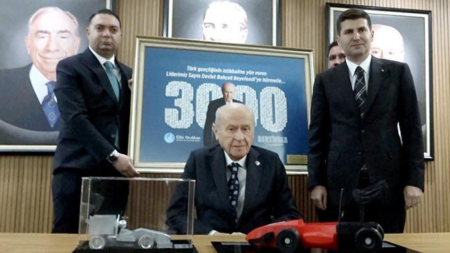 Devlet Bahçeli, Ülkü Ocakları'nın yarış arabalarına isim verdi!