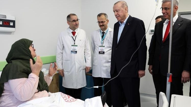 Cumhurbaşkanı Erdoğan, Güneysu Tenzile Erdoğan Devlet Hastanesi'nde incelemelerde bulundu